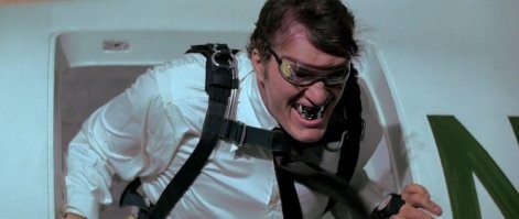 Похож на Челюсти из 007.