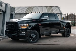 RAM 1500, Mitsubishi L200, Toyota Hilux и Toyota Tundra это мощные и крупные машины. Сурозна?? А RAM 2500. 3500? Или Ford F650? типа великаны среди лилипутов???