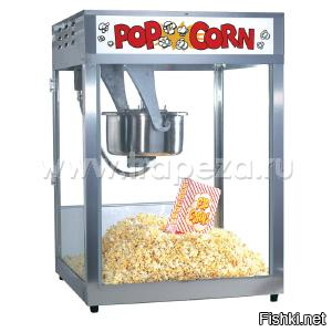 Ерунда какая-то. Попкорн в кинотеатрах делается прямо на прилавке в автомате с прозрачными стёклами. Если бы там что-то бегало - бдительные мамаши там бы этот кинотеатр и разнесли. Я скорее поверю, что там всё химией залито.