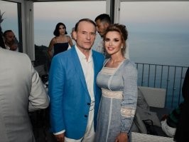 Напомню, что за подкуп хохлов "отвечал" кум путина медведчук, которого одного, потом обменяли на кучу бандеры....
6 лет назад мадуру уже троллили....