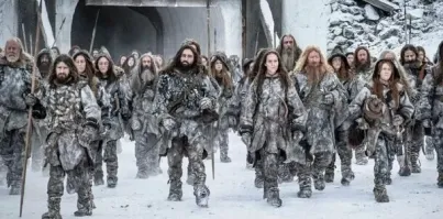 Я документалку видел ... там стена а за ней - одичалые ... вот кадр ...