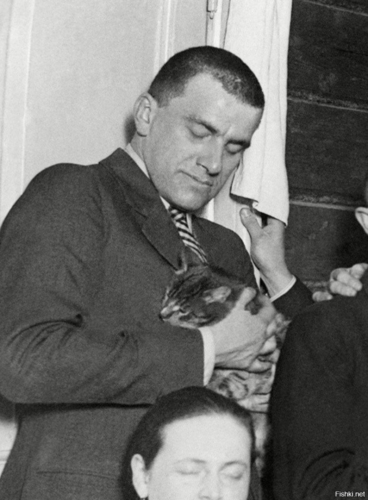 23 винтажных снимка, демонстрирующих неразрывную связь знаменитостей с их пушистыми компаньонами