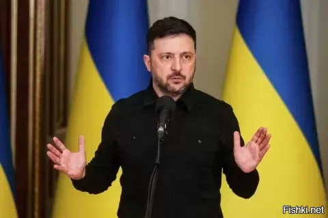 Зеленский не назвал конкретные сроки выборов



Киев,  7 января 2026, 23:46 - Владимир Зеленский вновь стал ставить условия для проведения выборов на Украине, не назвав при этом конкретных сроков.

Зеленский и ранее искал оправдания отсутствия выборов на Украине, так, в субботу он сетовал на отсутствие стандартов проведения онлайн-голосования.

"Изменения в избирательном законодательстве могут быть уже в феврале. Многое зависит от переговоров по миру и их результата. Если Украине удастся достичь договоренностей в январе, то февраль может стать месяцем по законодательству. Также это зависит и от депутатов, потому что они должны продемонстрировать работу и результат по наработкам, по изменению избирательного законодательства, избирательного кодекса или соответствующего законодательства и также изменения в закон "О референдуме". То есть рано еще об этом говорить подробно. Надо иметь результат в переговорах", - сказал Зеленский на аудиозаписи, опубликованной украинским телеканалом "Новости.LIVE".

ЗЫ
После успешного завершения СВО проведем выборы на Украине по законодательству и под контролем России. Так что Зе-фюрер может не напрягаться и не вешать лапшу на уши украинцев.