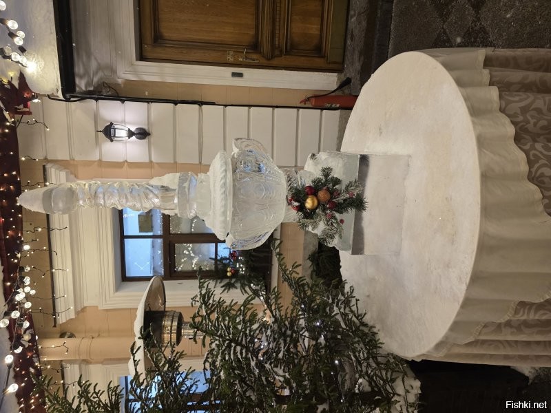 Пустой. Инет не тянет в Питере совсем не могу фото повернуть.