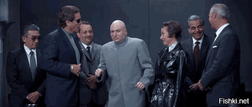 И в это время продавцы в магазине: