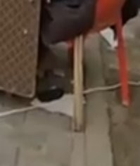 Хм... Присмотрелся. 
А провод от генераторо , вообще, не к нему идёт, в здание. 

А он, походу, его ещё и сторожит, чтобы не спёрли.