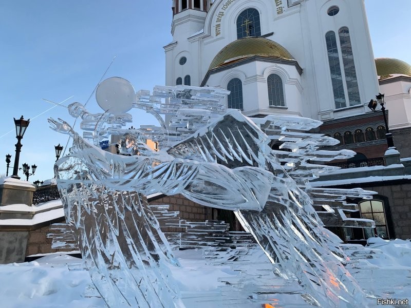 Екатеринбург, у Храма-памятника на Крови во имя Всех Святых, в земле Российск...