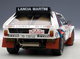 И ещё одну Lancia Delta S4 Martini.