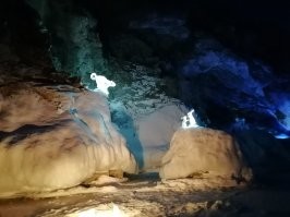 Поплачусь. Хоть мне это и не свойственно. Так вот. На Байкале довольно долго проводились подобные фестивали. Мне посчастливилось на одном побывать. Мастера со всего мира ваяли из идеального байкальского льда шедевры, не побоюсь этого слова. Но в этом году организаторы не нашли финансирования и фестиваля не будет. Читая про китайский вариант и радуюсь, и ругаюсь. Чего-то там сфотографировал на Байкале в прошлом. Делюсь частью фото. Малой.