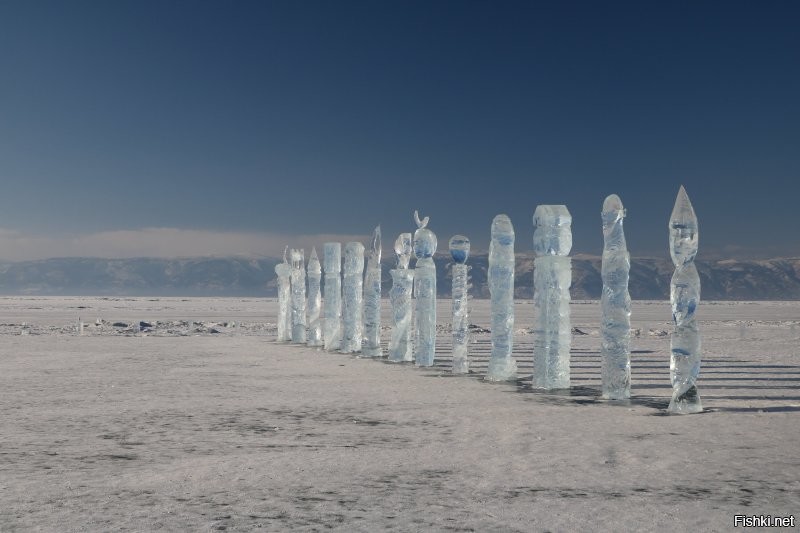 Поплачусь. Хоть мне это и не свойственно. Так вот. На Байкале довольно долго проводились подобные фестивали. Мне посчастливилось на одном побывать. Мастера со всего мира ваяли из идеального байкальского льда шедевры, не побоюсь этого слова. Но в этом году организаторы не нашли финансирования и фестиваля не будет. Читая про китайский вариант и радуюсь, и ругаюсь. Чего-то там сфотографировал на Байкале в прошлом. Делюсь частью фото. Малой.