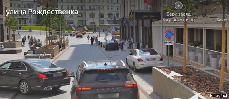 Мучительно стыдно за Эту Страну©

Ну да, оставил планшетик в людном месте, где камеры на каждом углу. Да не просто в "людном", а у Центрального Детского Мира на Рождественке. Да ещё и на Мерине S-класса. Типа ищет дураков, кто сам себе срок поднимет. А пусть он попробует провернуть этот фокус где-нибудь в Гольяново или Капотне. Я уж не говорю про другие города нашей необъятной страны. Небось у себя в Забайкалье не рискнул бы.

А вот по-поводу двухчасовой стоянки в зоне знака "Стоянка запрещена", я бы задал вопрос.