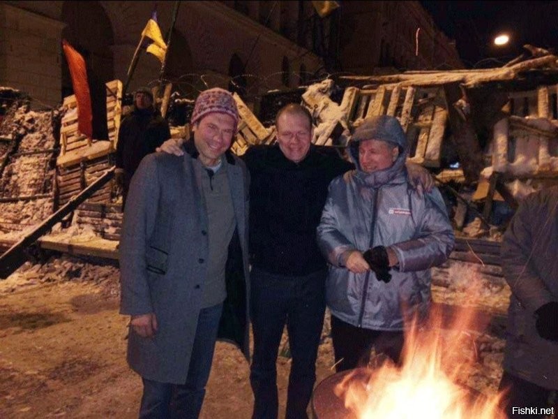 Не спится Олегу Анатольевичу, всё о судьбе братского венесуэльского народа думает.

Олег Анатольевич, а вам знакомо чувство саморефлексии? 2014-й год, Майдан, преданный Янукович. Вы себе не пробовали задавать подобный вопрос: кто все эти люди в его окружении, которые его предали? Или честный ответ на этот вопрос будет слишком непригляден, потому как может оказаться, что и Януковича все поголовно сдали, а кое-кто пытался под шумок в президенты вылезти? Так ведь, Олег Анатольевич? Мы же ничего не путаем?

Глядишь, окажись у кого-то яйца 12 лет назад, и не пришлось бы российским парням ценой своих жизней разгребать всё то дерьмо, которое вы у себя устроили. А вы бы сидели у себя в пентхаусе в Днепре (не реке и не мотоцикле), и не пришлось бы сглатывать обидные смех.ёчки от россиян.