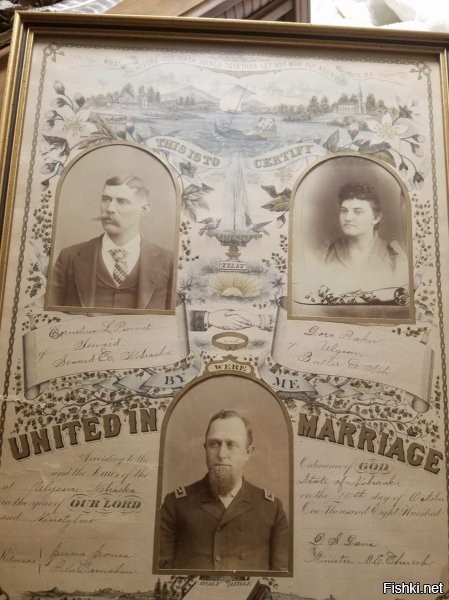 Ну жених с невестой понятно, а третий кто?