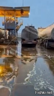 По Одессе текут реки подсолнечного масла



Одесса, 13 января 21:49 - Украинские СМИ сообщают, что после атаки российских дронов уничтожены цистерны с растительным маслом, которое было предназначено для продажи за границу в обмен на оружие для ВСУ.

Также украинские СМИ сообщили, что в Одессе в результате точных ударов российских БПЛА  повреждено два энергообъекта ДТЭК.



Больше ударов ВКС РФ по потовой инфраструктуре Украины!