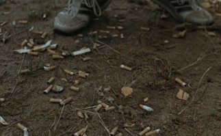 А если, стоя на светофоре, посмотреть на зелёную зону - это пиз..., писец! Кадр из "Особенностей нац. охоты"