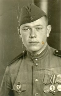 На долгую и незабываемою память Лилии от Коновалова Юры. 25 июня 1946г.