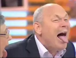 Вообще не смешно, Доня проходит обучения на льва по системе Малахова, следующее интервью он вам всем покажет позу льва, я сам так иногда рычу и в позу встаю, как никак на отлично экзамены сдал)))