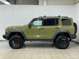 танк 300 это сузуки джимни переросток, еще раз доказывает, что по дизайну, боле-мене нормальное, это то-что подглядели, практически весь китай выглядит, будто зумеру дали фломастер в руки, и видос про боевых роботов..