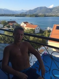 Ну да, я к тому что этот коммент писала какая то малолетка, для которой что 40 что 76, все равно дед))) Мне тут лет 37-38 где то, это так деды у нее в 76 выглядят не старше 40?))