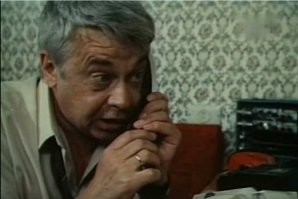 Была ещё криминальная комедия "Игра на миллионы" С Демьяненко, Габриэляном, Петренко(Витя и Голиаф), Шкловским(Здравствуйте,я Ваша тётя)и Мадяровым где Демьяненко играл директора банка.
Также он съыграл небольшую сценку с попутчицей в "По улице комод водили"
И его голосом говорил директор станции дельтопланов из фильма "Без паники майор Кардош"