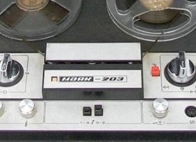 Маяк, 203! Я вам скажу это что-то! 4 дорожки, зажимаешь обе кнопки, получаешь 2 дорожки, но звук.....