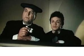 У Габриэляна была еще одна из главных ролей в "Игра на миллионы". Там он сыграл зооработника Максимкина, который не по своей воле оказался втянутый в преступные схемы.