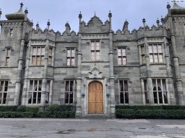 На мой взгляд есть покрасивее Воронцовский дворец в Алупке