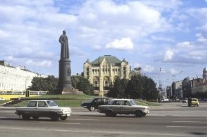 Очень НАДО! Вернуть! И памятник...и дух!