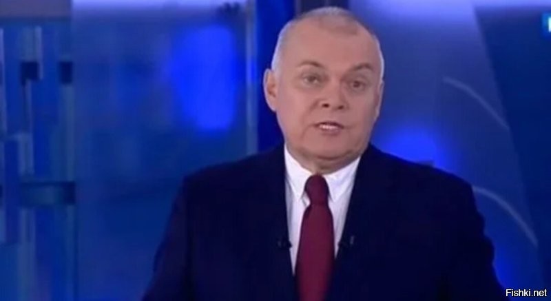 Он занят. И руки заняты.