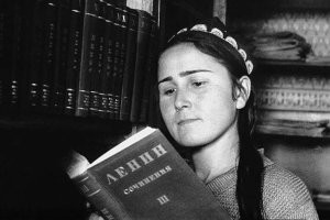 Не "постанова" а агитационно-просветительские  материалы СССР.