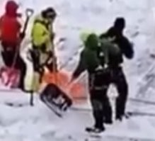 Собственно, на всех. 
Видно не очень, конечно, но видно. 

А зуммер, я в руках держал, ещё в 80-е годы прошлого века. 
Когда в электроконструктор "игрался".