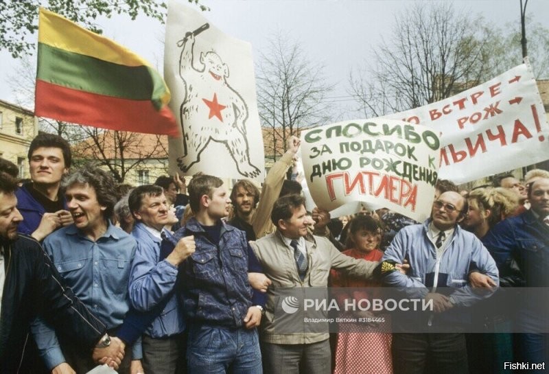 Всем тем прибалтам, что тут присутствуют и рассказывают, как им плохо живётся
Вот этим рожам можете «спасибо» сказать
А возможно и родителям своим
Хотели независимости?
Кушайте полной ложкой