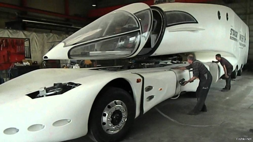 Чувак по полной отжигал по дизайну грузовиков.