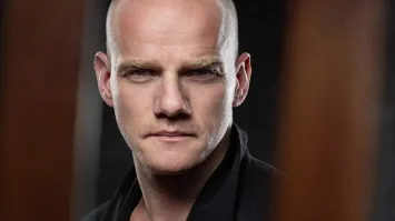 Юрий Колокольников классно сыграл еще одного русскоязычного бандюгана в новом фильме Даррена Аронофски "Пойман с поличным"