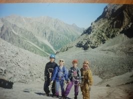 Да я уж привык, по старинке называть. 

А так да, страховочная система. 
Сейчас в обычных поясах и нельзя работать.