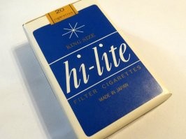 У нас вот такие сигареты в 90-х были в почете. Самые массовые и распространенные у обычных людей.