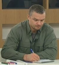 То есть мента с пистолетом можно просто откиздить лопатой...