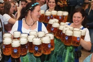 А так слабо? Кстати, каждая кружка весит килограмм.