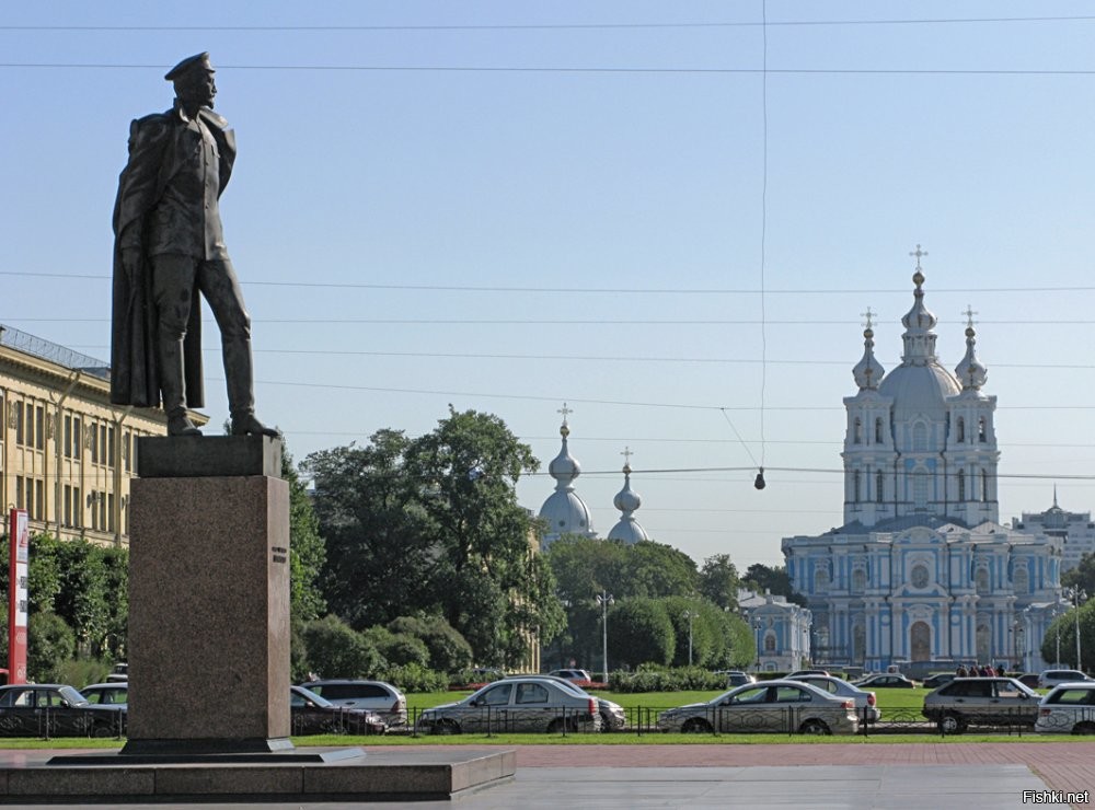 У моей работы стоит... 
А москвичи не уберегли, порушили.