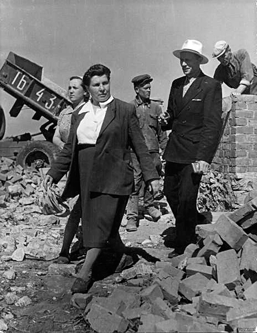 Такой председатель и втащить может.