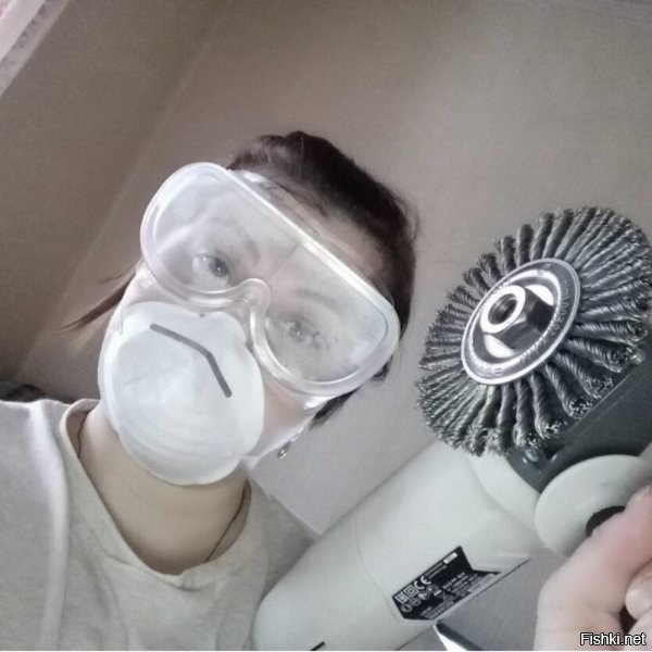 Главное не включать болгарку с так установленным диском, он же держится там на половине витка.