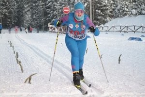 "...распиливая лёд перед собой болгаркой"

Баба статью писала. Причём абсолютно тупая. Они не "распиливали лёд", а использовали механизмы для передвижения. 

Женщина едет на лыжах протыкая снег палками.