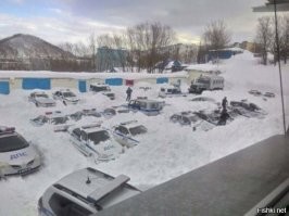 Последний раз спрашиваю, КТО умудрился отправить на штрафстоянку единственную снегоуборочную машину города?!!