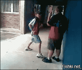 Чем-то напомнило видео, где мелкий долго нарывался на толстого, который в конце его просто впечатал в бетон.