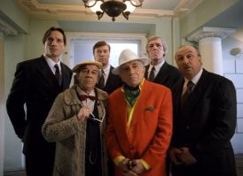 Ты гляди, все мои фанаты в одной теме собрались
Раз, два, три, четыре
Двоих вам не хватает до известного мема
И, что характерно вы споётесь
У вас есть одно общее качество
Вы людям приписываете то, чего они не говорили
Ну и ярлыки навешиваете, хотя опять же приписываете это мне