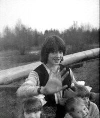 1981-1983 Архангельская область.
Катунинская средняя школа. 
Эмоции другие и по другим поводам и причинам
1. Проводы русской зимы, она же Масленица.
2. знакомая. ИринаЗ
3. На предпоследней парте.
4. На последней парте
5. Афиша вечера отдыха, она же школьная дискотека.
6. Одноклассницы на биологии, преподаватель Нина Николаевна Ерёмина (5+)
