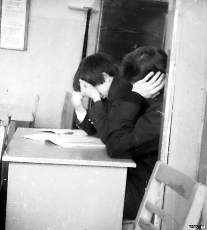 1981-1983 Архангельская область.
Катунинская средняя школа. 
Эмоции другие и по другим поводам и причинам
1. Проводы русской зимы, она же Масленица.
2. знакомая. ИринаЗ
3. На предпоследней парте.
4. На последней парте
5. Афиша вечера отдыха, она же школьная дискотека.
6. Одноклассницы на биологии, преподаватель Нина Николаевна Ерёмина (5+)