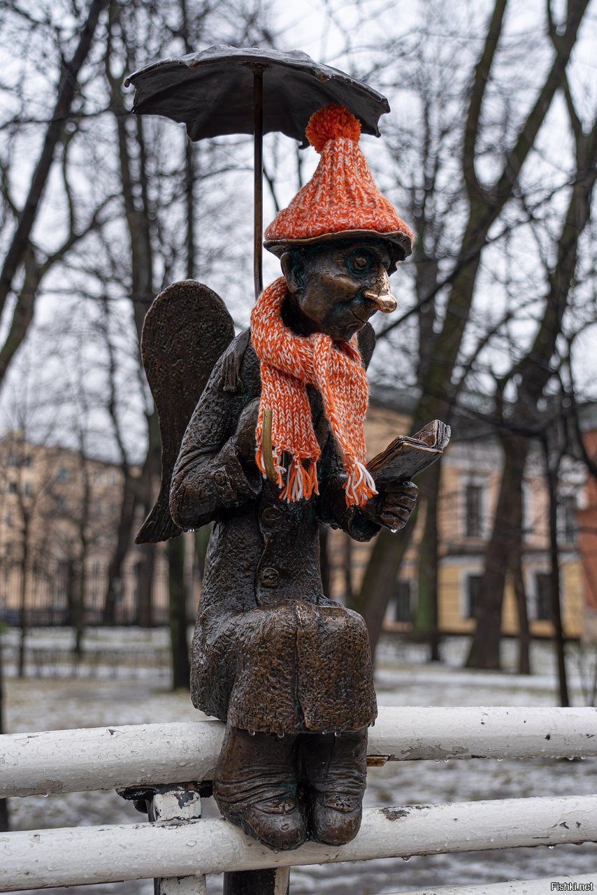 Знаю-знаю этого красавца ) Много раз попадались его фото )
Правильно, что приодели. И коту тепло и у людей настроение хоть немного, да улучшится