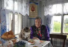 Эх, понятно, что бабушки "молодеют". И сам уже , в принципе, дедушка, но....
Смотрю на эти фото и думаю,  раньше даже бабушки душевнее были.