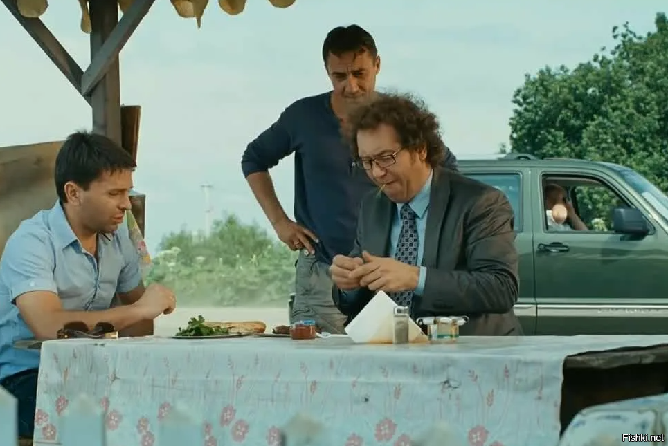 Иногда с похмелья хочется съесть что-нибудь вредное, например беляш или чебурек...(с)